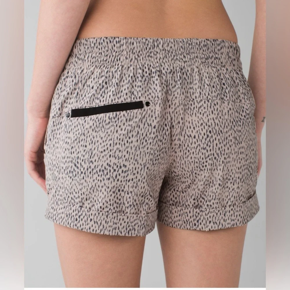 Lululemon Spring Break Away Shorts *4-way Stretch